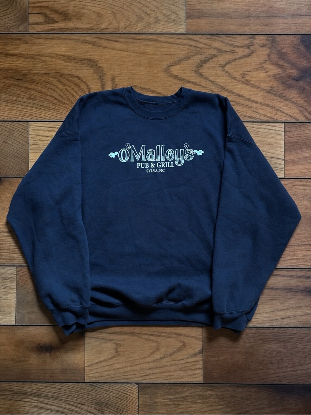 Gildan O’Malley’s Pub & Grill Sylva NC Navy Crewneck Sweatshirt XL